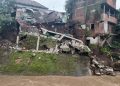 Rumah Warga Malang Ambrol Saat Tukang Ngecor dalam Suasana Hujan