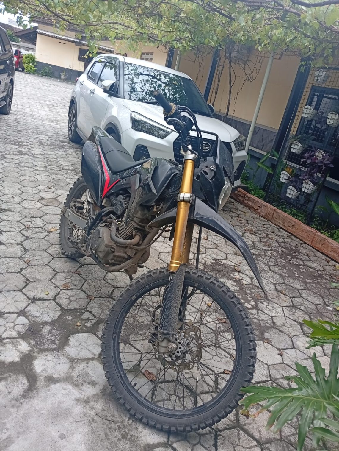 Sepeda Motor Trail