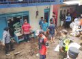 Trotoar Ambrol di Jembatan Embong Brantas