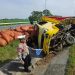 Truk Muatan Cabai Terperosok di Tol Jombang-Mojokerto 8 truk muatan cabai terperosok di Tol Jombang-Mojokerto