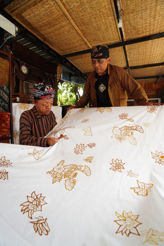 Syukur Njepret X Soendari Batik.
