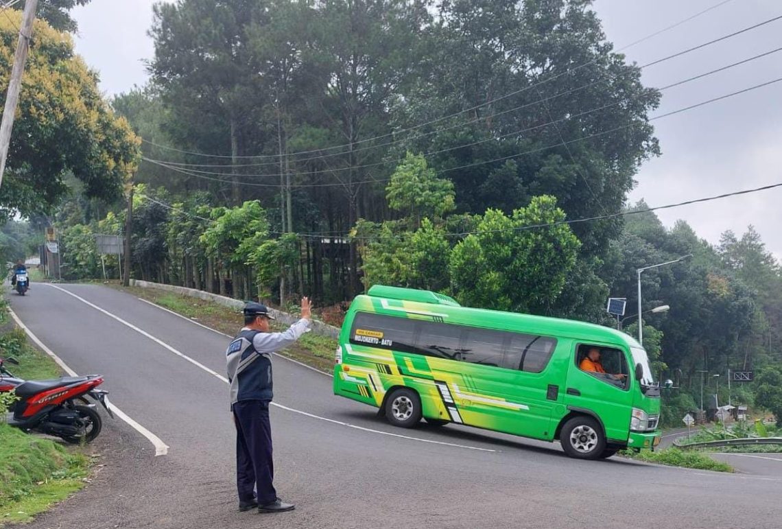AKDP Mojokerto-Batu Mengaspal Lagi Pasca Longsor Pacet-Cangar 1 AKDP Mojokerto-Batu