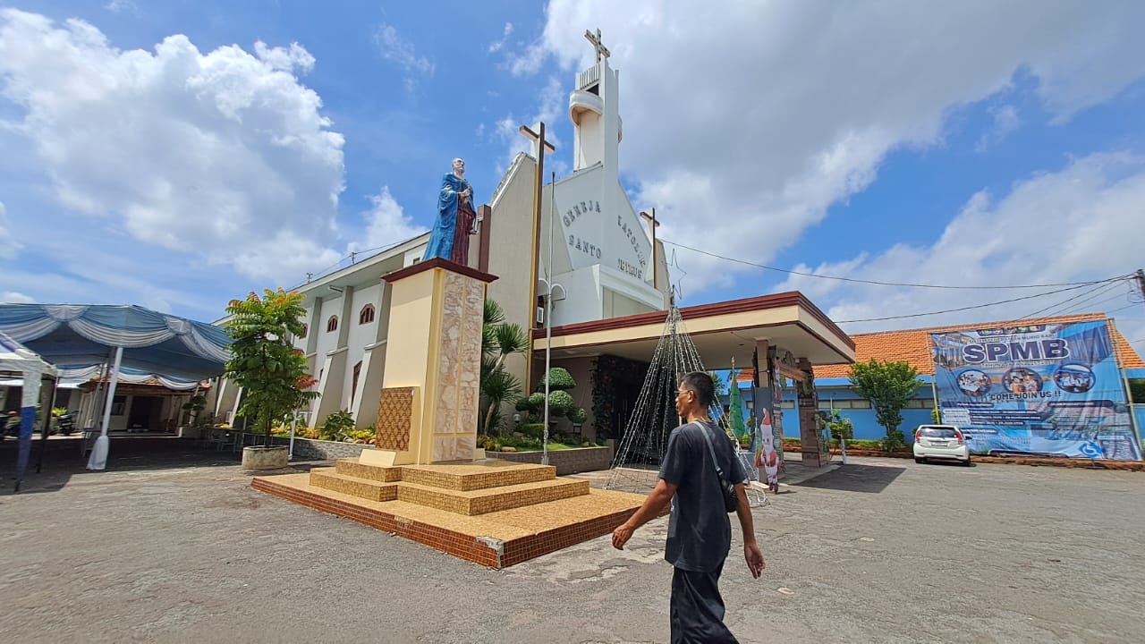 Gereja Katolik Santo Petrus Tuban