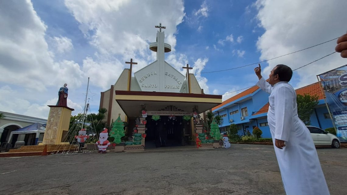 Gereja Katolik Santo Petrus Tuban
