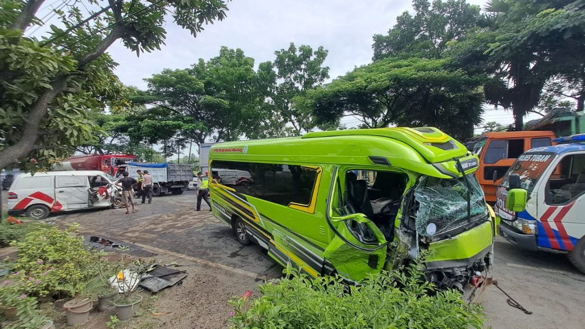 Kecelakaan Beruntun Elf dan Truk