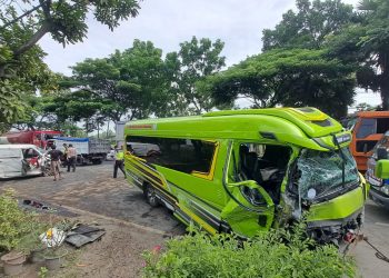 Kecelakaan Beruntun Elf dan Truk