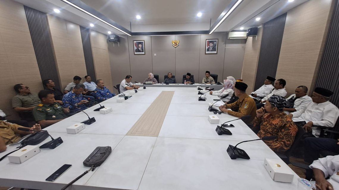 Pedagang Mengadu ke DPRD Tuban Buntut Larangan Bus Peziarah Masuk Kawasan Makam Sunan Bejagung 1 Makam Sunan Bejagung