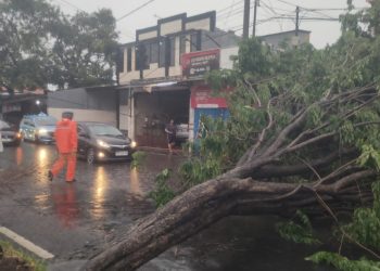 Hujan Angin Surabaya