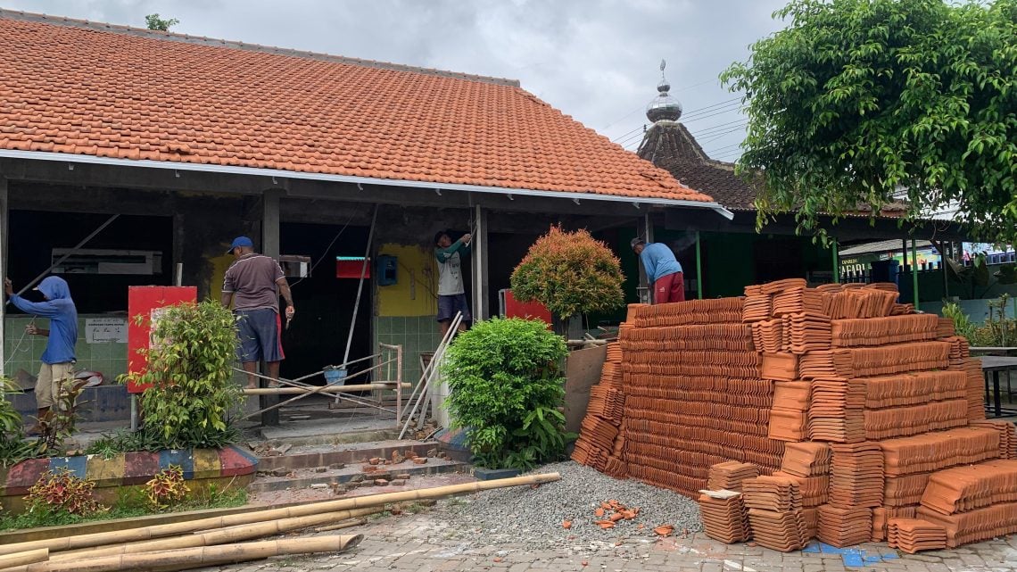 Renovasi Sekolah di Jember