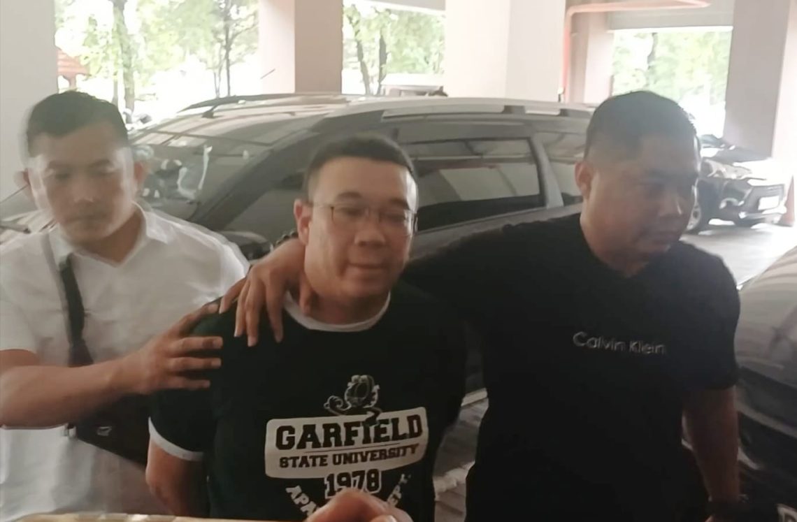 Kasus Pembongkaran Rumah Nenek Elina: Samuel Digelandang ke Polda Jatim Dengan Tangan Terborgol 1 kasus pembongkaran rumah Nenek Elina