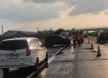 Avanza hitam tergelincir di Tol Jombang