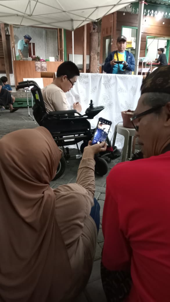 Fotografi Syukur Njepret X Soendari Batik.