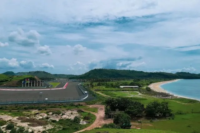 Liburan Makin Mudah! Rute Penerbangan Malang-Lombok tanpa Transit Mulai 15 Desember 2025 7 Rute penerbangan Malang-Lombok.