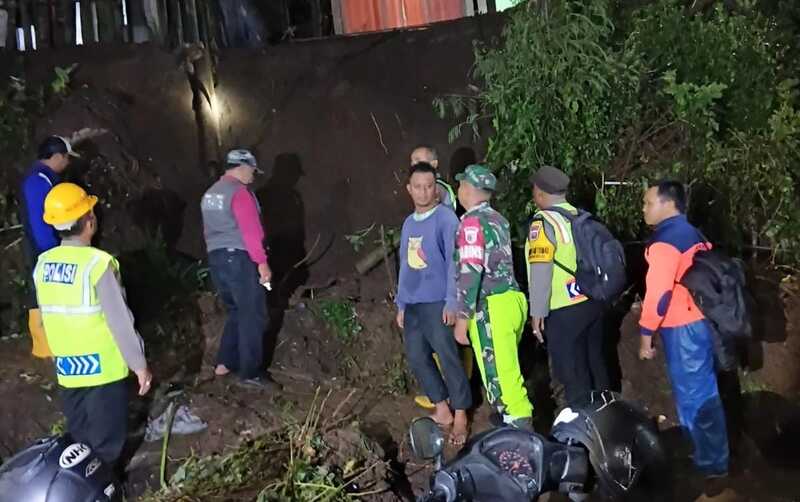 Tanah longsor di Malang.