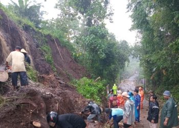Tanah longsor di Malang.