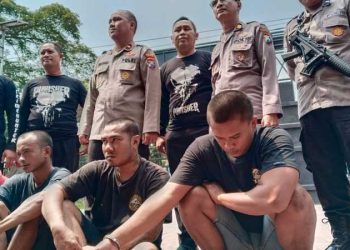 Pencuri emas.