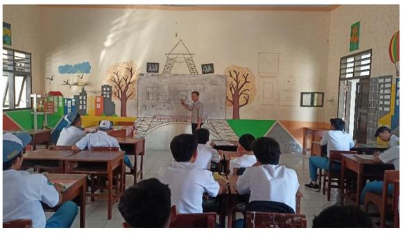 Kontribusi di Dunia Pendidikan, Mahasiswa UM Program Asistensi Mengajar di SMKN 2 Trenggalek 2 Asistensi Mengajar Mahasiswa UM.
