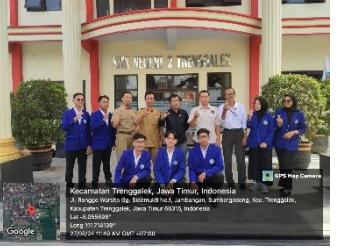 Kontribusi di Dunia Pendidikan, Mahasiswa UM Program Asistensi Mengajar di SMKN 2 Trenggalek 3 Mahasiswa UM di SMKN 2 Trenggalek.
