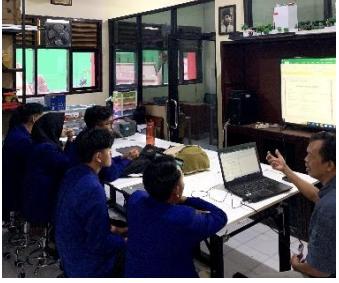 Kontribusi di Dunia Pendidikan, Mahasiswa UM Program Asistensi Mengajar di SMKN 2 Trenggalek 4 WhatsApp Image 2025 12 09 at 15.31.45
