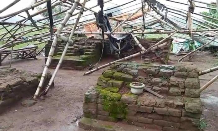 Atap Pelindung Situs Gemekan Mojokerto Ambruk, Pemda Diminta Peduli 1 Situs Gemekan.