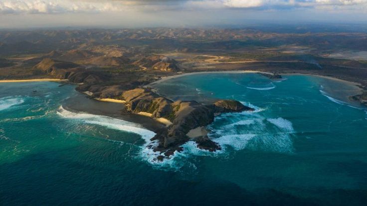 Wisata di Lombok Akhir Tahun, Nikmati Pesona Pantai Tanjung Aan Lengkap dengan Cara Berangkatnya! 2 Destinasi wisata di Lombok.