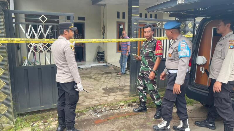 Pemuda Gondanglegi ditusuk.