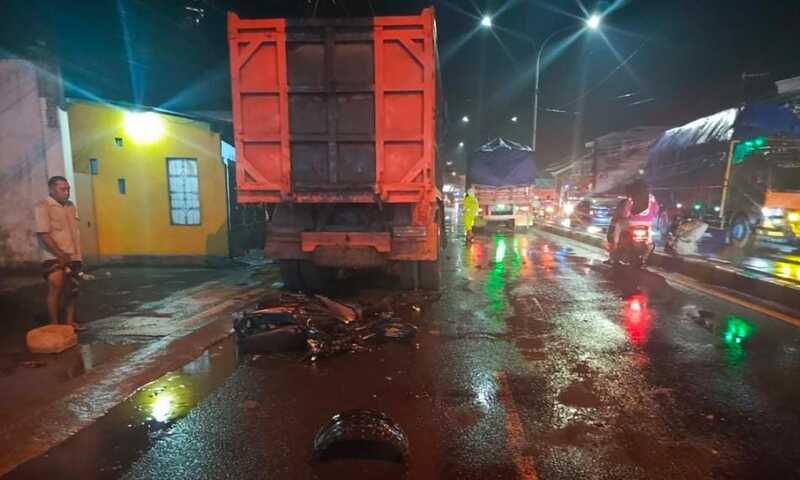 Gagal Menyalip, Pemuda Tewas Ditabrak Truk Gandeng di Pasar Ngopak Pasuruan 1 Pasar Ngopak.