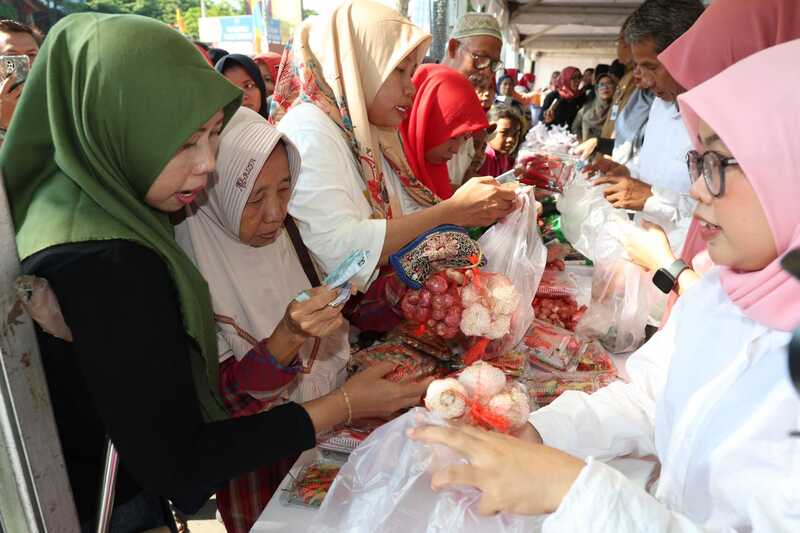 Harga dan stok pangan Surabaya.