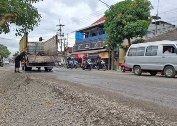 Peninggian jalan.