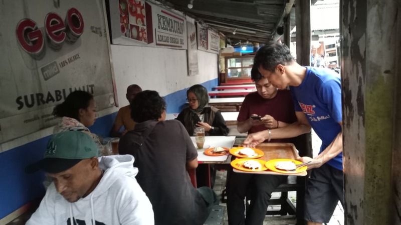 Legitnya Surabi Imut Malang, Kuliner Legendaris Patok Harga Murah Bikin Gen-Z Asyik Nongkrong 8 Kuliner enak Surabi Imut.