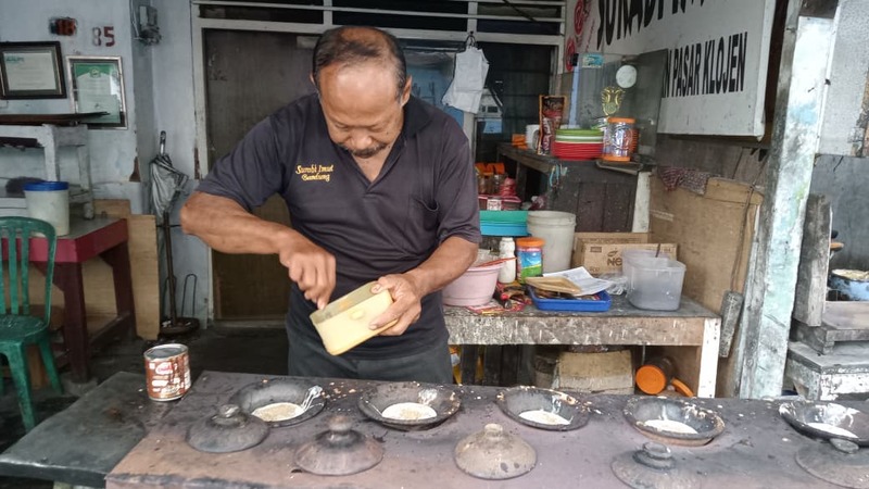 Legitnya Surabi Imut Malang, Kuliner Legendaris Patok Harga Murah Bikin Gen-Z Asyik Nongkrong 5 WhatsApp Image 2025 12 18 at 08.18.45 3