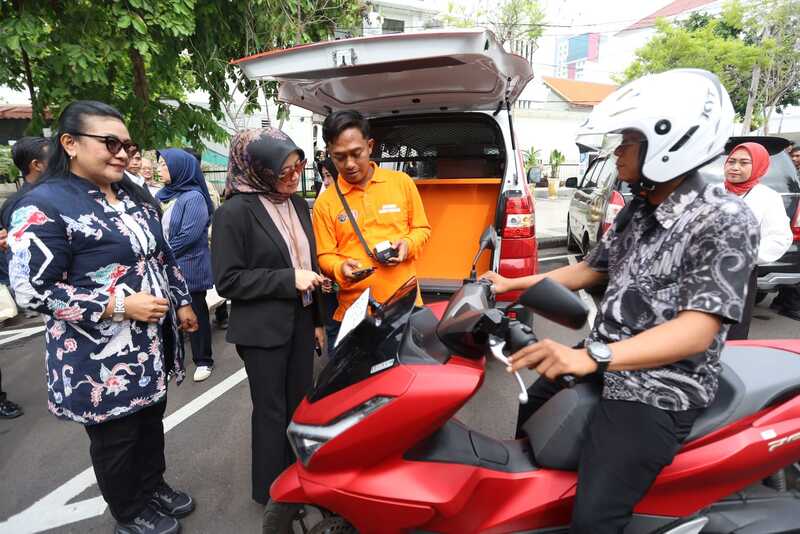 Parkir non tunai di Surabaya.