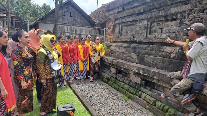 Peringatan Hari Ibu, Komunitas Pelestari di Jatim Telusuri Kisah Dewi Winata dan Ken Dedes 2 Pelestari di Malang-Jatim.