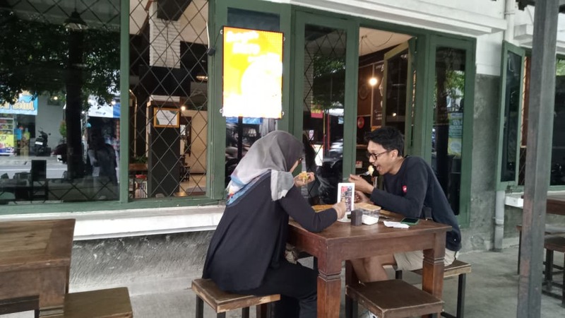 Kedai 27 Burger Buto Malang.