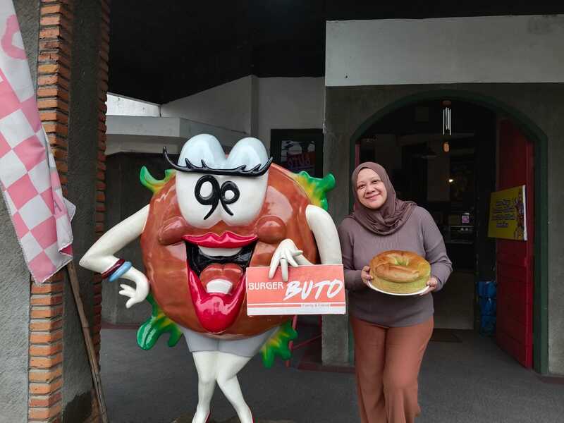 Kedai 27 Burger Buto Malang.