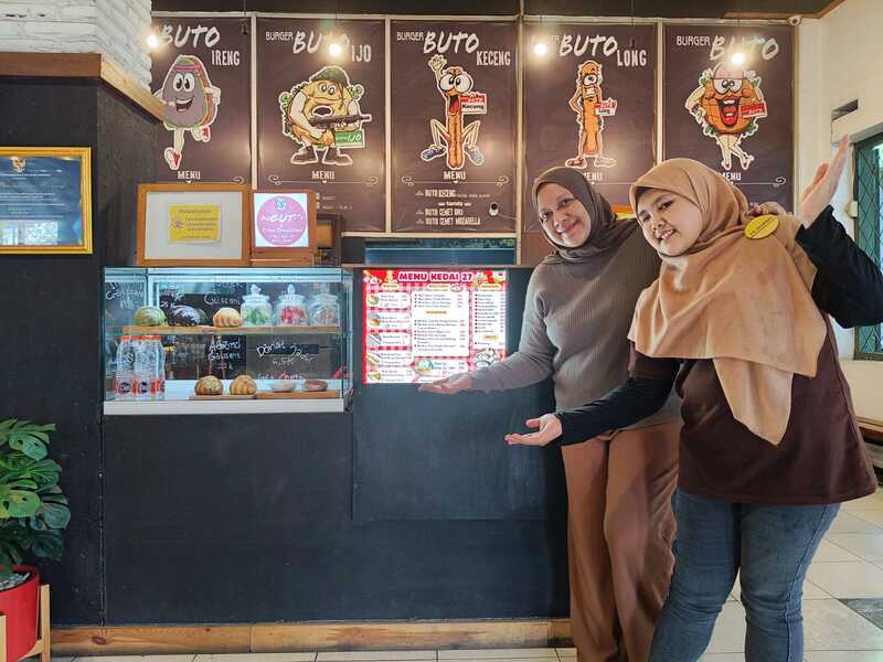 Kuliner Malang Burger Buto.