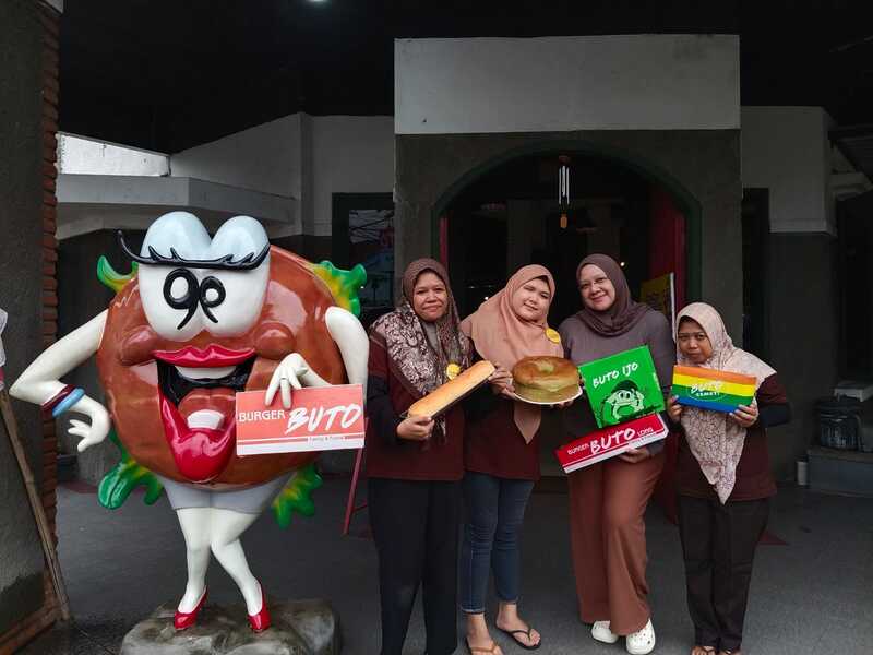 Kuliner Burger Buto Malang.