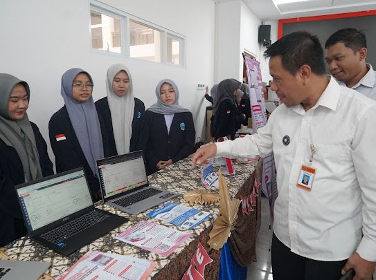 Makin Rapi dan Transparan, Mahasiswa Polije Prodi AKP Dampingi BUMDes Kelola Keuangan Desa 1 Mahasiswa Polije.