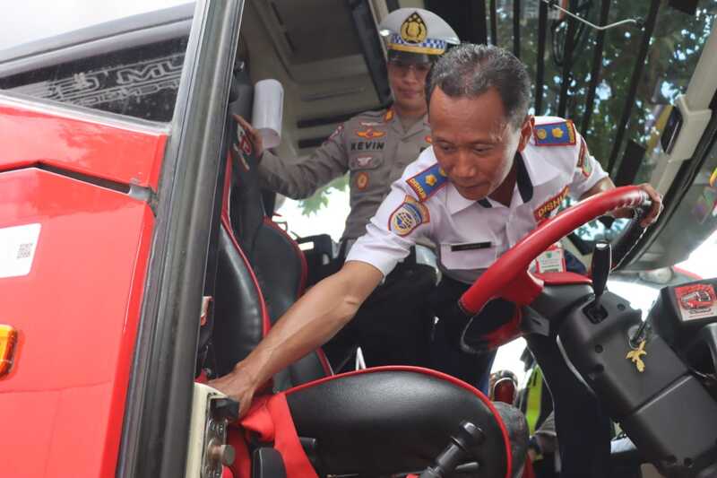Polres Batu Sidak Ramp Check Belasan Bus Pariwisata, Cegah Rem Blong Terulang saat Nataru 1 Bus pariwisata.