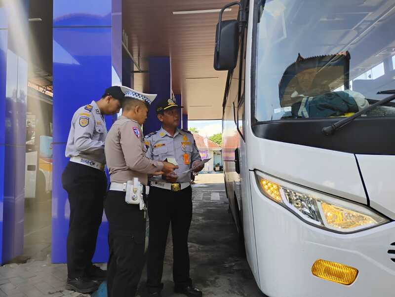 Rampcheck Nataru Kendaraan Umum di Terminal Kertajaya Mojokerto, 2 KPS Armada Belum Lengkap 1 Terminal Kertajaya.