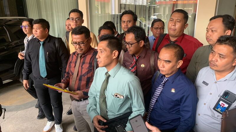 Tudingan Kriminalisasi Profesi, Forum Advokat Geruduk Polres Jember 1 Polres Jember.
