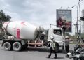Kendaraan Besar di Mojokerto Dipaksa Putar Balik, Sopir Nekat Lewati Jembatan Gajah Mada 7 Kendaraan besar di Mojokerto.