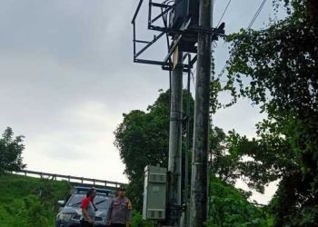 Pencurian kabel PLN.