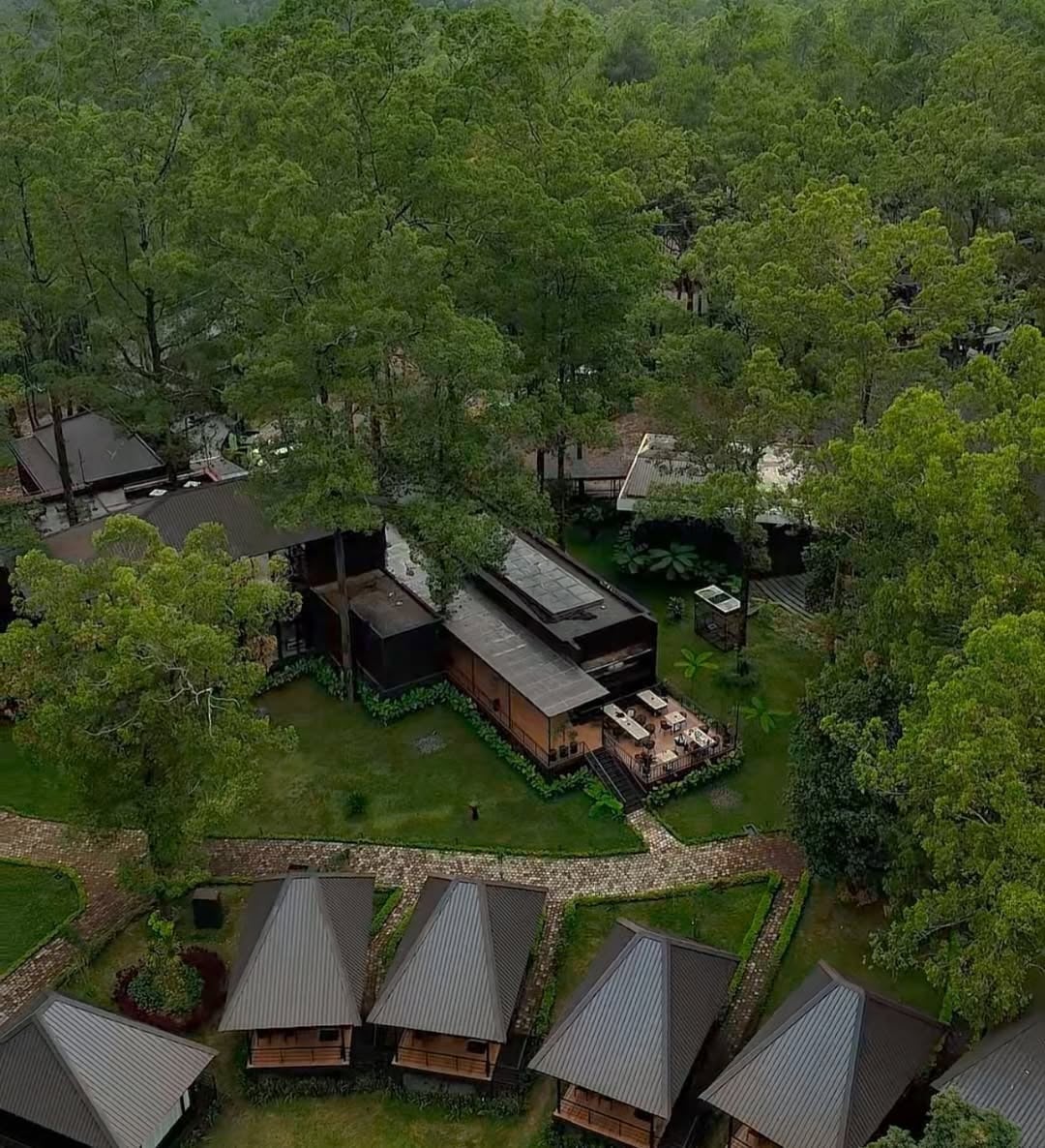 10 Tempat Nongkrong Tercantik di Malang, Bisa Ngopi Bareng Kuda hingga Sky Lounge di Atas Awan! 5 Tempat nongkrong di Malang tercantik.