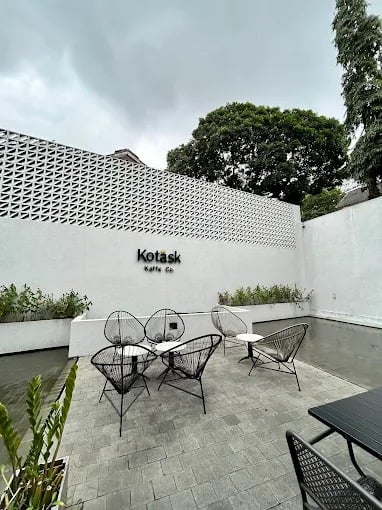10 Tempat Nongkrong Tercantik di Malang, Bisa Ngopi Bareng Kuda hingga Sky Lounge di Atas Awan! 4 Tempat tercantik di Malang.