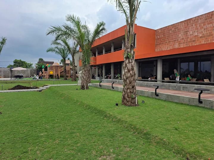 10 Tempat Nongkrong Tercantik di Malang, Bisa Ngopi Bareng Kuda hingga Sky Lounge di Atas Awan! 6 Rekomendasi tempat nongkrong tercantik di Malang.