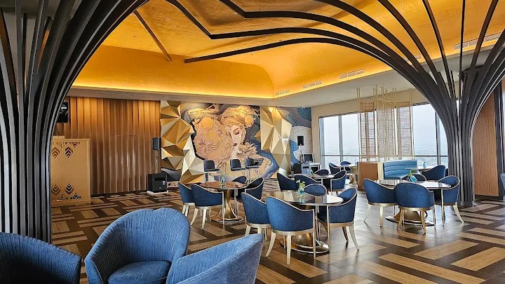 10 Tempat Nongkrong Tercantik di Malang, Bisa Ngopi Bareng Kuda hingga Sky Lounge di Atas Awan! 10 Tempat nongkrong tercantik Malang.