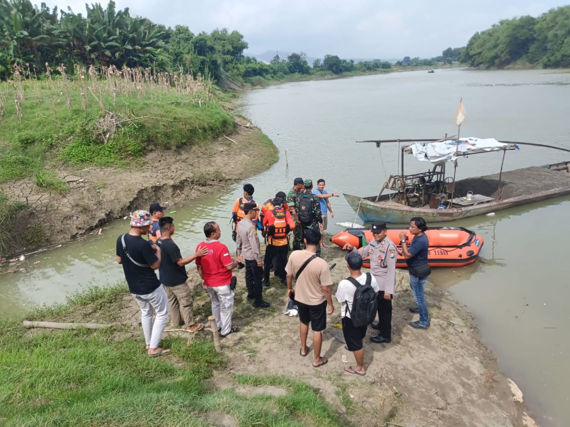 Tim pencarian tengah mengkoordinasikan untuk proses pencarian yang dikabarkan hilang sungai Bengawan Solo. Foto dok.