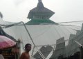 Atap Masjid di Pasuruan Ambruk