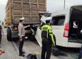 Kecelakaan Hiace vs Truk di Tol Malang-Pandaan